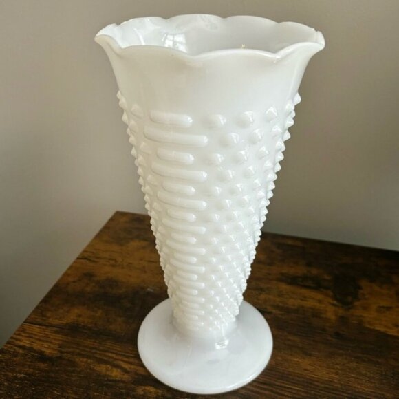 •SOLD•|Anchor Hocking| Vintage Large 13” White Milk Glass Hobnail Vase - Picture 6 of 6